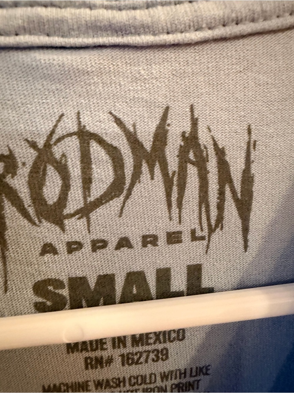 Group of 8 men’s small graphic tees, all in excellent condition. - Picture 11 of 12